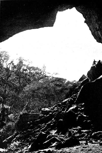 THE GRAND ARCH&mdash;LOOKING EAST